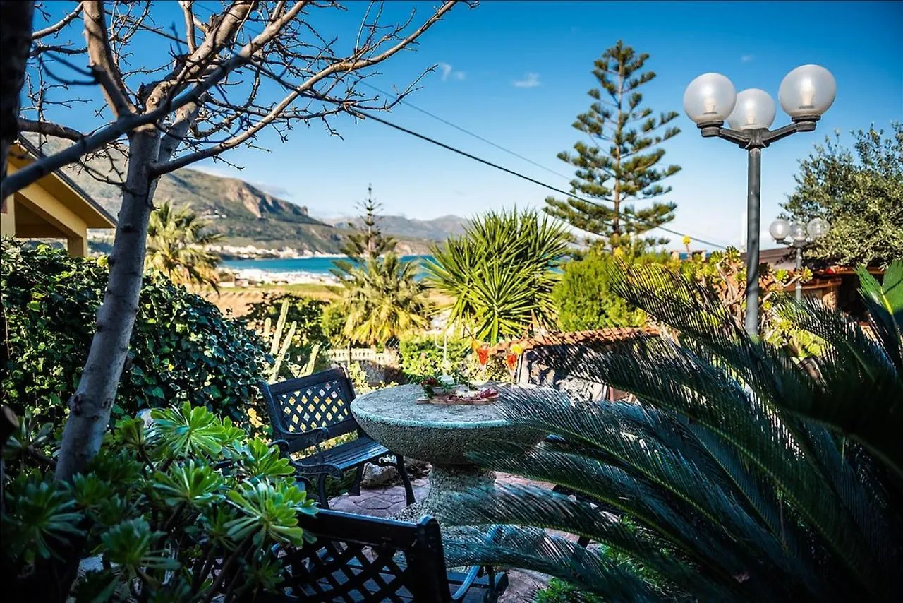 Bed and Breakfast Accussi Alcamo Marina 2*,