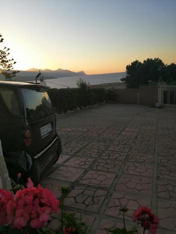 Bed and Breakfast Accussi Alcamo Marina 2*,