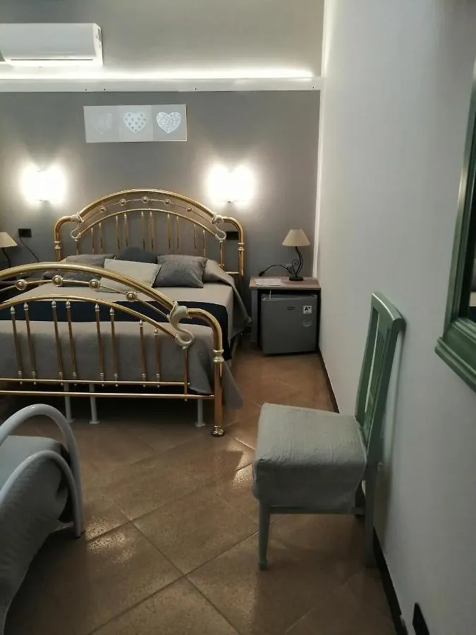 Bed and Breakfast Accussi Alcamo Marina 2*,
